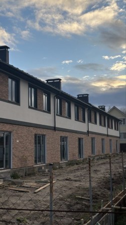 Таунхайс з центральними комунікаціями та інфраструктурою - фото 1