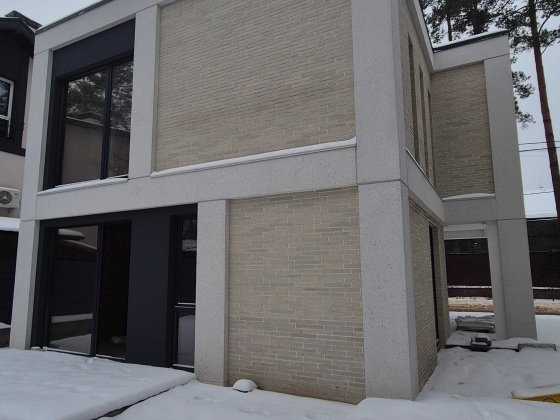 Сучасний будинок,де продумано кожну деталь—від фундаменту до підсвітки Ирпень