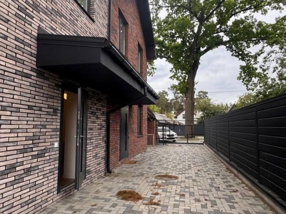 Буча, дуплекс 112 м з ремонтом і меблями  на 1,7 сот на Гамалія Буча