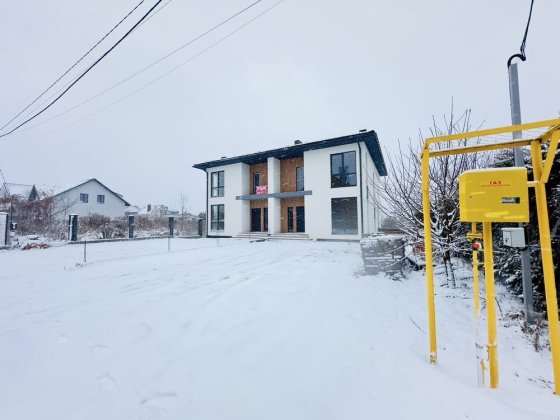 Продам  котедж -двоян з газом Рівне