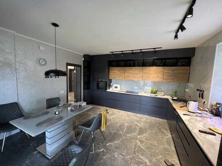 Продам будинок в передмісті - фото 1