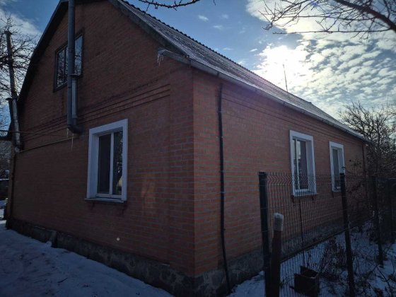 Продам окремий цегляний будинок р-н ТРК Київ 91р.з. 15 соток землі Полтава