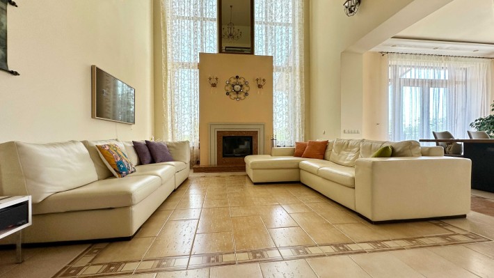 Будинок з ремонтом, гараж,підвал, тераса. ГАЗ є. Ділянка 30 соток - фото 1