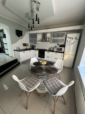 Просторий будинок у Центрально-Міському районі - фото 1