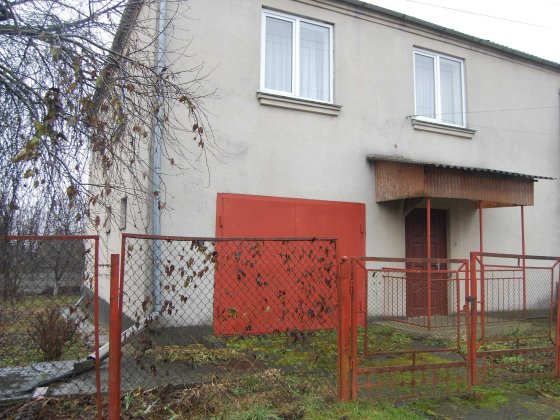 Продам цегляний будинок у Тинному (Рівне) — Тихий та затишний район! Ровно