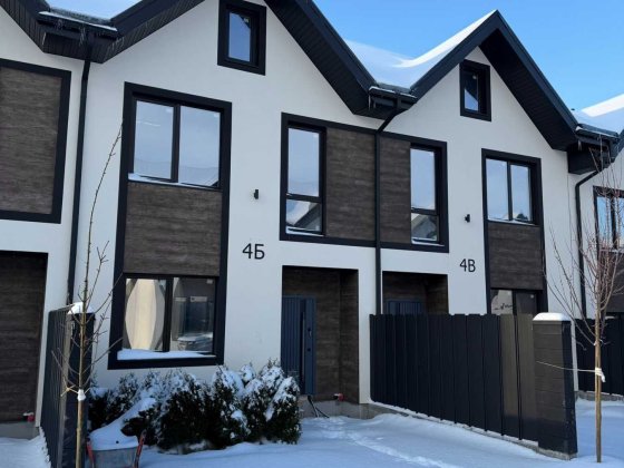 Продаж таунхауса біля парку в м. Буча з усіма комунікаціями Буча