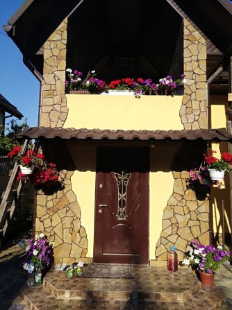 Продам будинок  близько біля центру міста - фото 1