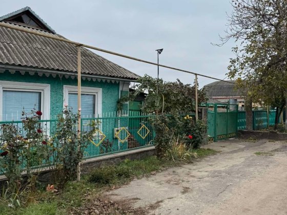 Продається два будинки на одній ділянці