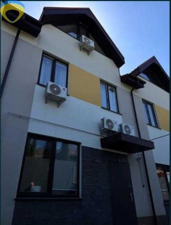 Продається таунхаус з якісним сучасним ремонтом у Червоному Хуторі - фото 1