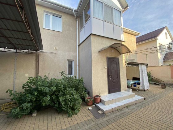 Продается двухэтажный дом  в Золотой горке , в 5 мин езды от города.