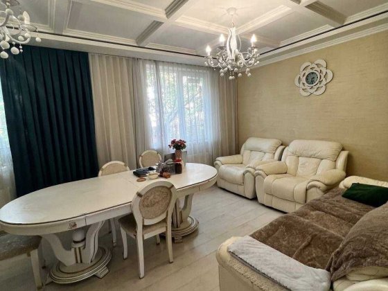 Двухэтажный таунхаус, находится в закрытого кооп. «Добрый», евроремонт