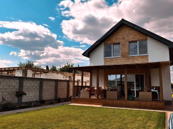 Стильный дом с автономией, камином и экзотическим садом Фонтанка 5 сот