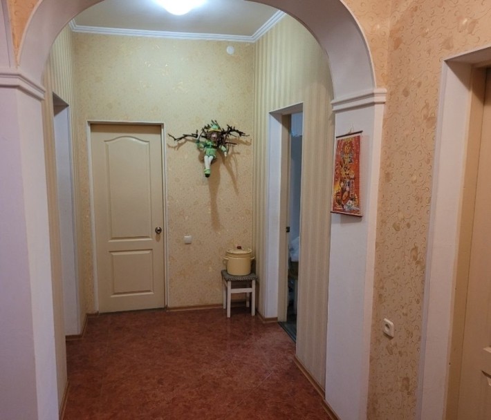 Добротный хозяйский дом в Фонтанке,школа в пешей доступности - фото 1