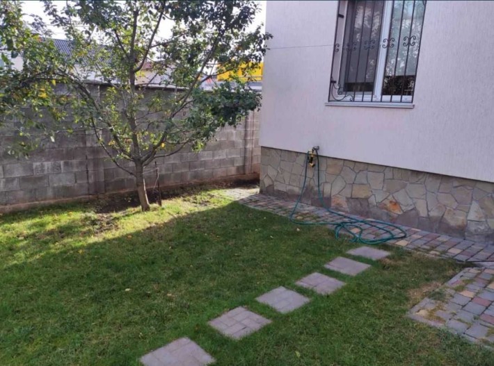 Дом в Червоном хуторе с гаражом. 1L55 - фото 1