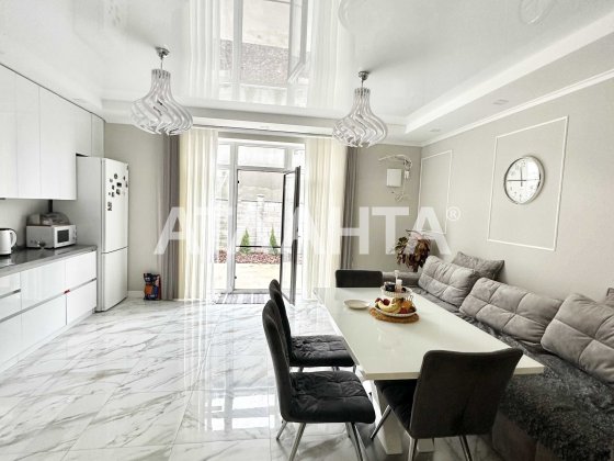 Продам Таунхаус с Ремонтом Три комнаты Место для авто Червоный хутор