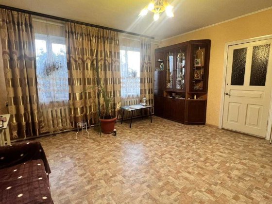 У продажу капітальний будинок в Великодолинському