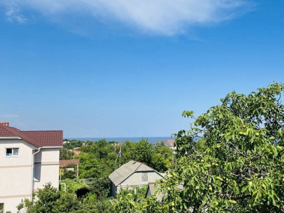 Просторый дом в хорошей локации у берега моря Фонтанка