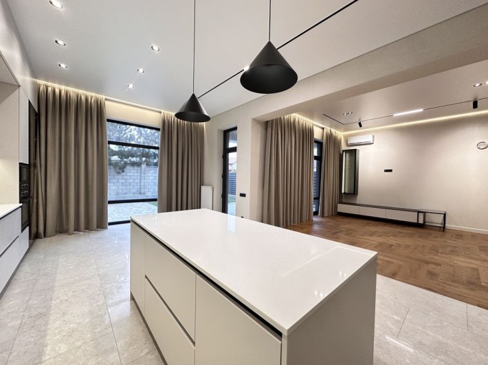 Новый шикарный дом с ремонтом в Совиньоне 3 сотки - фото 1