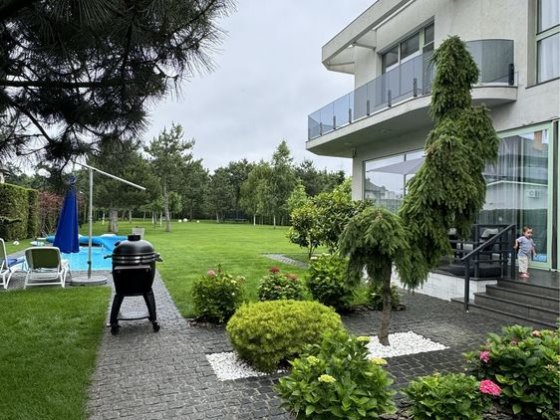 Сосновый берег дом 460м2 на 50 сотках Лески (Одесская обл.)