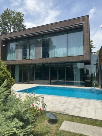 Соновый берег дом в первой линии моря - фото 1