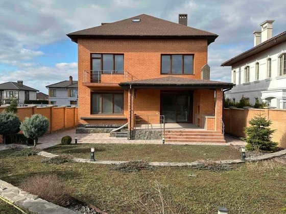 Новый дом в Совиньоне с бомбоубежищем, прекрасная территория Лиманка