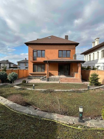 Новый дом в Совиньоне с бомбоубежищем, прекрасная территория - фото 1