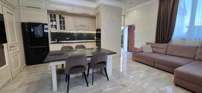 В продажу Елітний 3-рівневий таунхаус 120 м² біля моря - фото 1