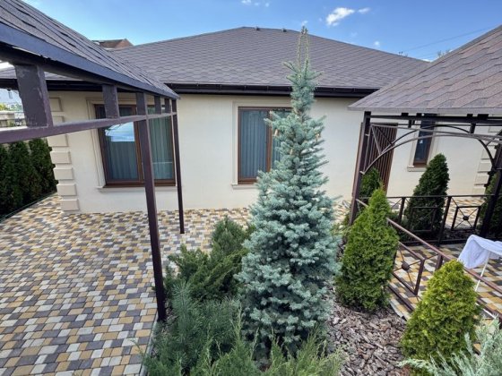 Современный одноэтажный дом с бассейном, новый ремонт, Фонтанка