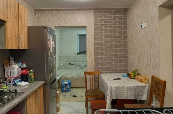 Крепкий дом с частичным ремонтом - фото 1