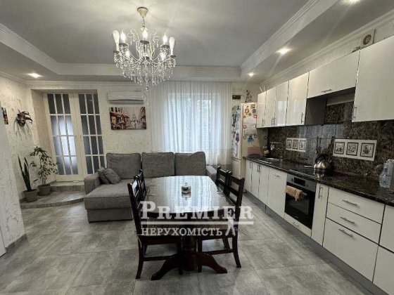 Продам сучасний будинок 110 кв.м з авторським ремонтом