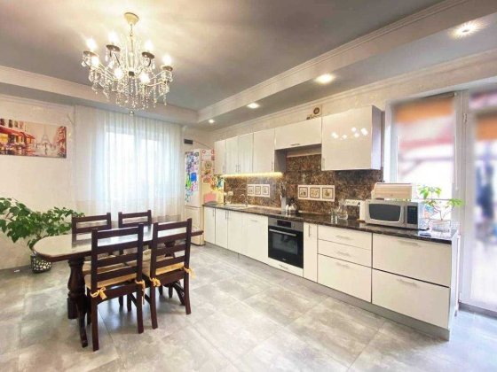 Продам капитальный новый постройки  дом с ремонтом . Нерубайское