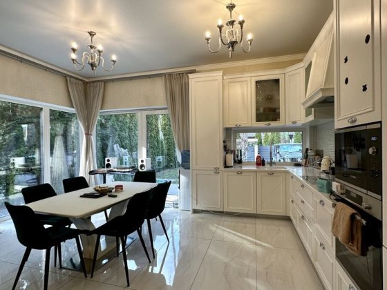 Крутий одноповерховий будинок з ремонтом, меблями та технікою. Ліс. Буча