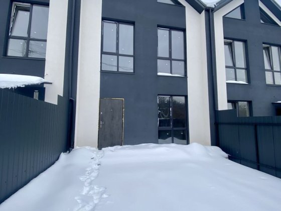 Сучасний таунхаус біля парку Буча