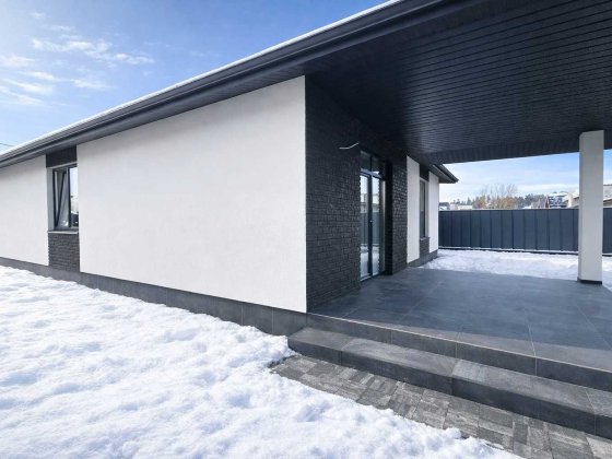 Одноповерховий будинок під ремонт, з автонавісом, терасою Буча