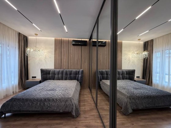 Продам кутовий котедж у центрі міста, з дизайнерським ремонтом Рівне