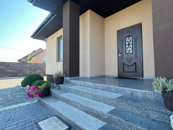 Будинок з власним подвір'ям Рівне