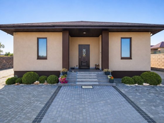 Продається сучасний будинок з ремонтом Ровно