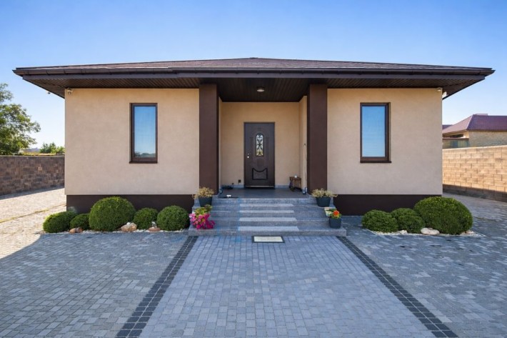 Продається сучасний будинок з ремонтом - фото 1