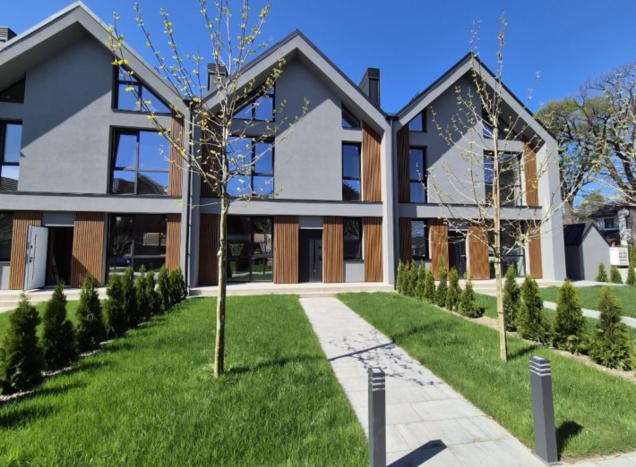 Таунхаус в Центрі з наповненням з мансардою,підвалом Цокольний поверх - фото 1