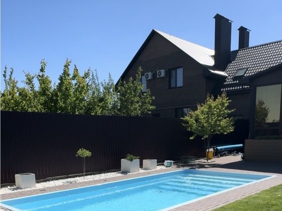 Сучасний будинок Сумы