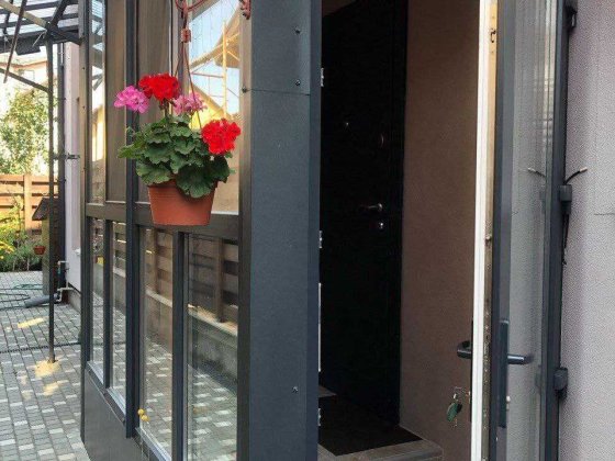 Продаж: Таунхаус в центрі  Бучі. Ремонт, меблі та техніка. Програми! Буча