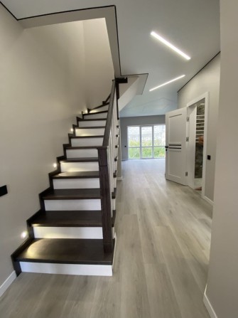 Продаж котеджу з ремонтом , міські комунікації - фото 1