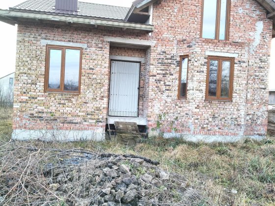 Продаж двоповерхового будинку біля Тернополя з земельною ділянкою Тернополь