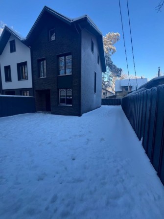 Таунхаус біля парку «Центральний» з власним переднім двором - фото 1