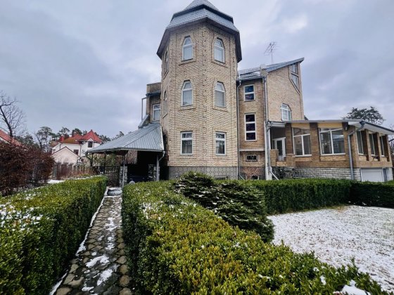 Будинок у Лісовій Бучі 800м² з великою ділянкою! Буча