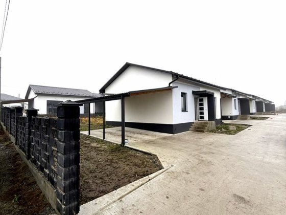 Продаж кутового котеджу з великою територією на масиві Київському! Рівне