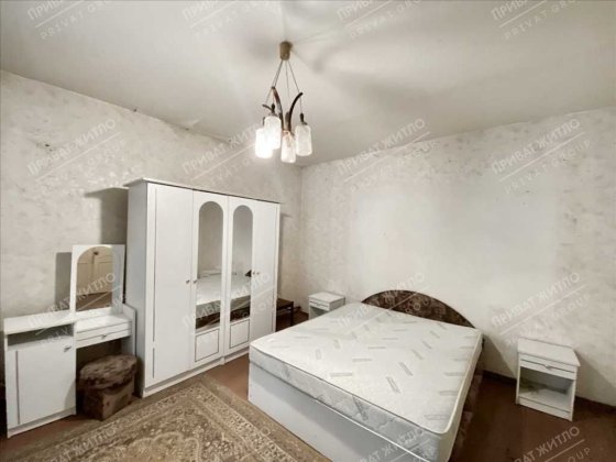 Цегляний будинок з окремою ділянкою в місті. Полтава