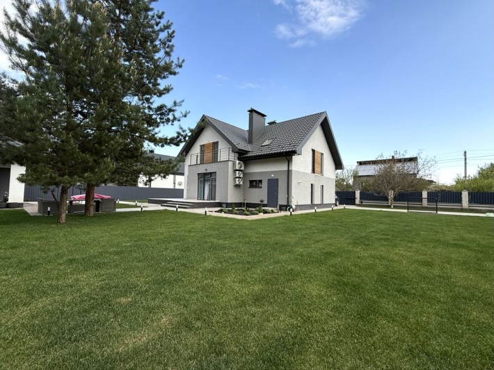 Шикарний двоповерховий будинок біля лісу. Ремонт. 180м2 - фото 1