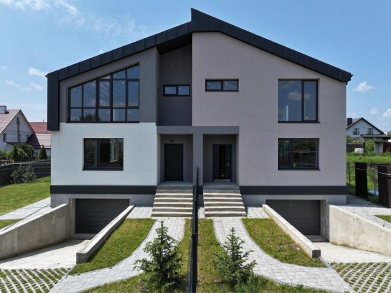 Котедж з гаражем район Щасливе — сучасний проєктз ділянкою Ровно