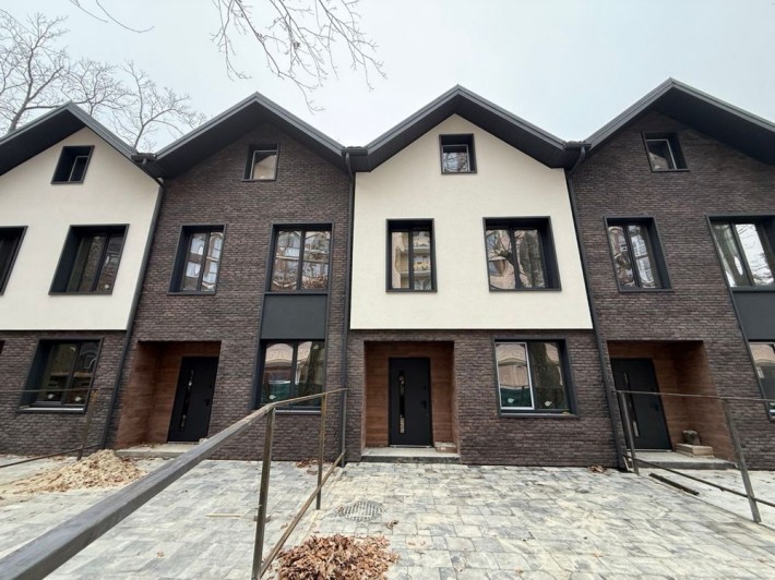 Таунхауси в Ірпені, р-н Центрального парку - фото 1